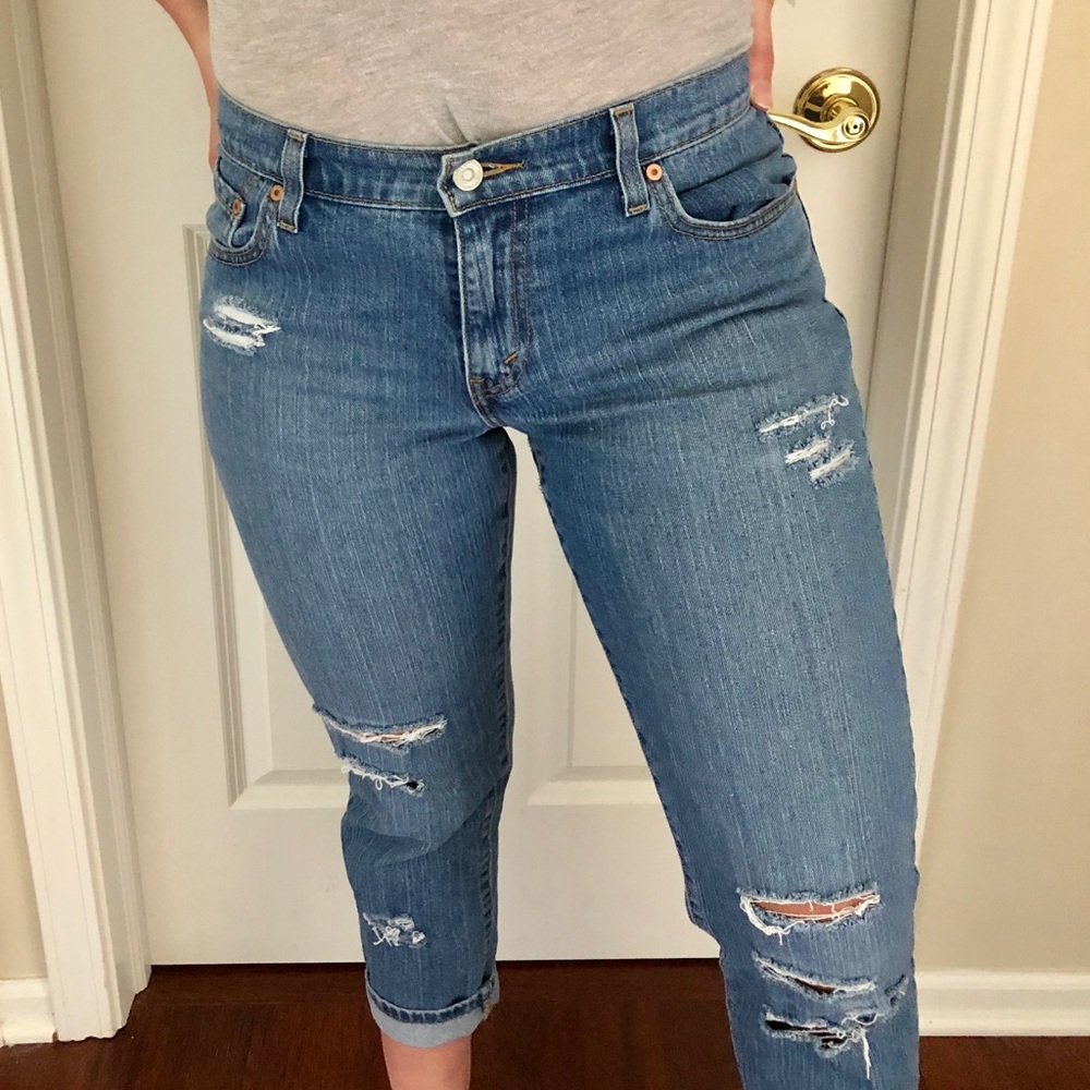 Cropped Distressed Levi’s - Picture 3 of 7